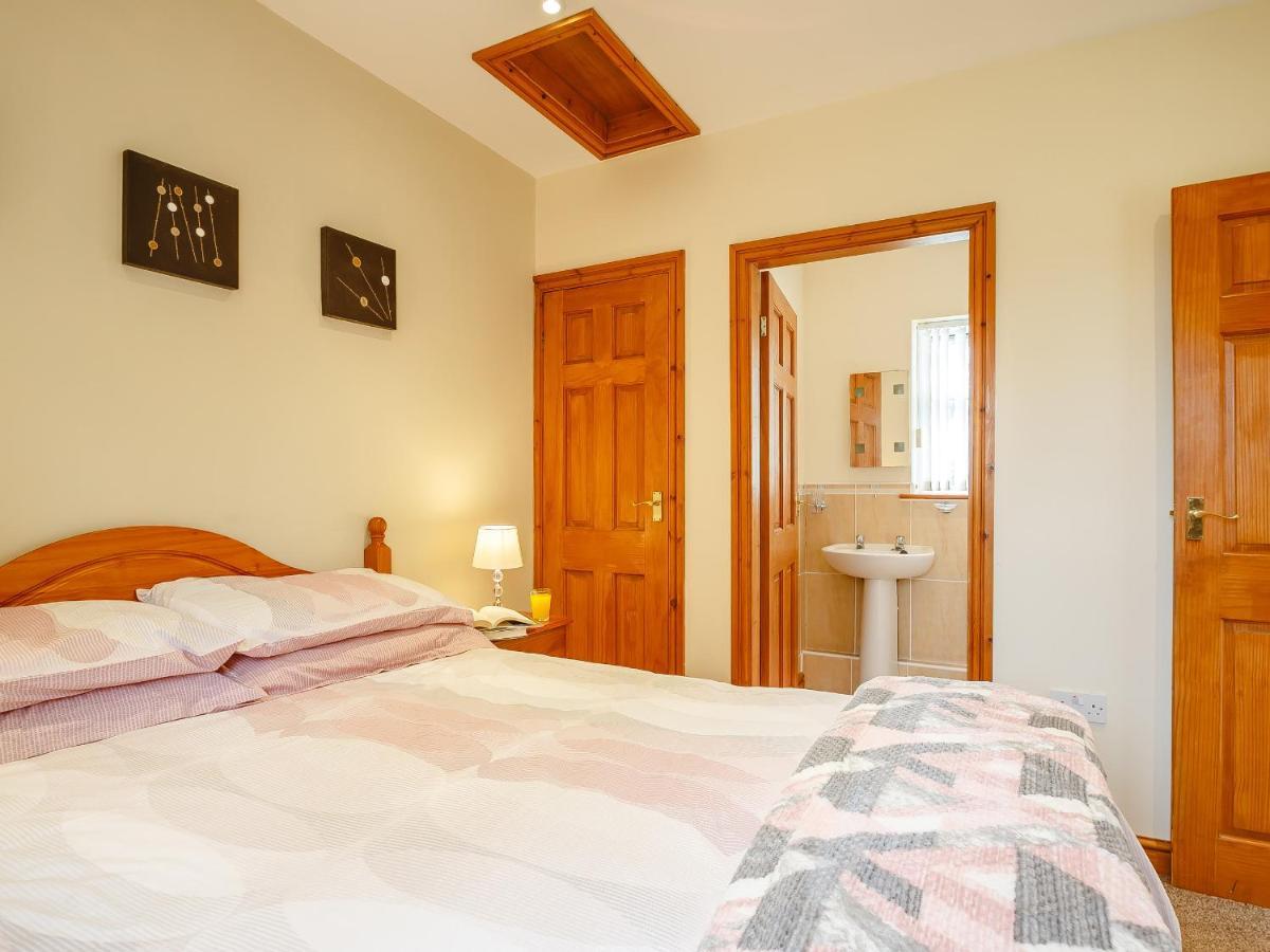 2 Black Horse Cottages Pentraeth Экстерьер фото